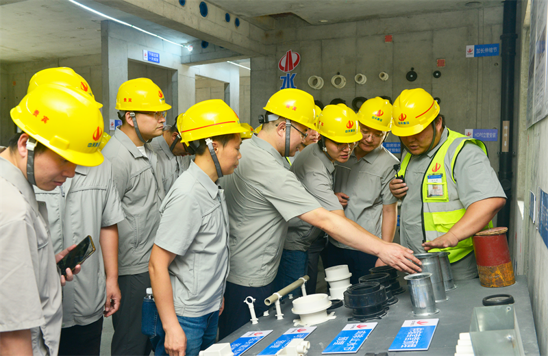 为进一步推进优质客户高效履约，提升交付品质、达成客户满意，2025年6月25日，AG旗舰厅建设集团在上海组织召开2025年越秀地产、华润置业客户履约推进会。